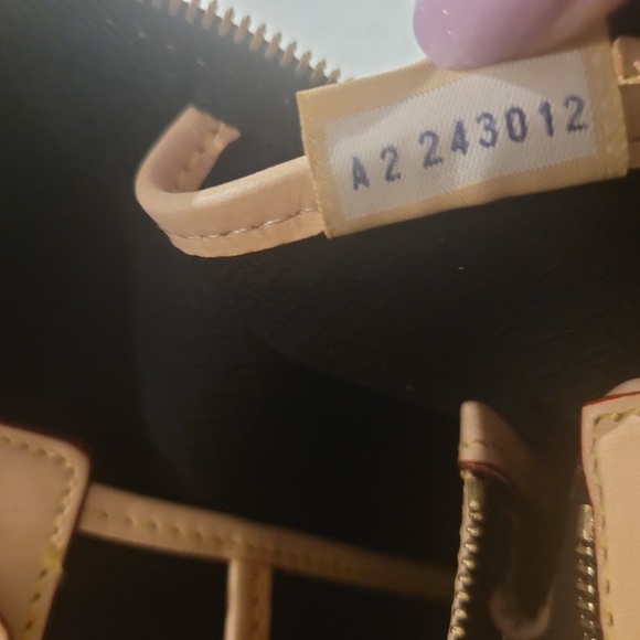 Dooney and Bourke Small  zip zip  Satchel  made  in  USA 🇺🇸 - Picture 16 of 16